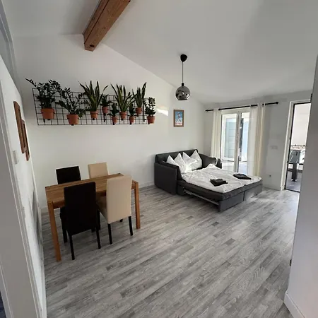 Koppl Nest Apartamento *